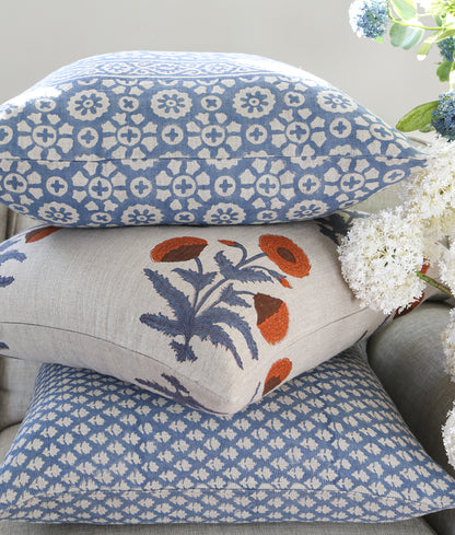 Luxe Bleu Médaillon Pillow Cover