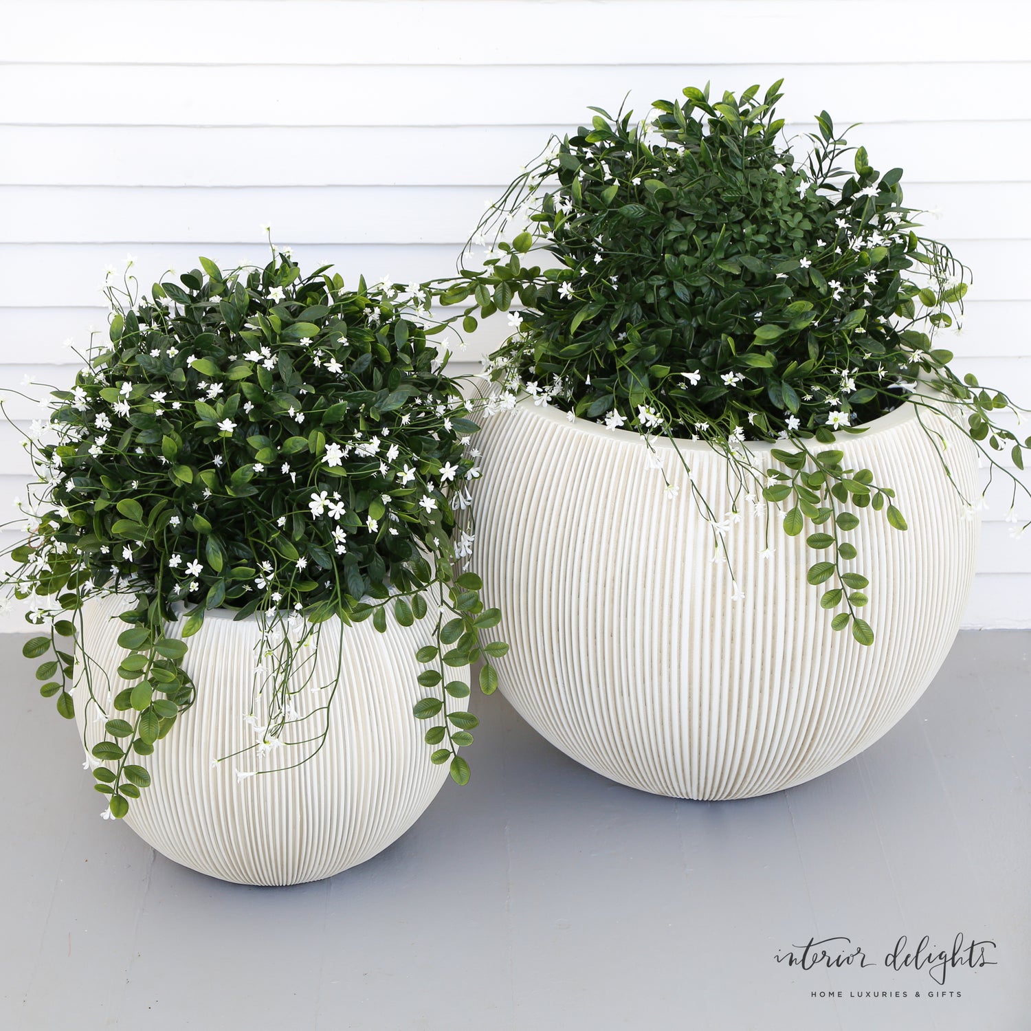 19&quot; UV Protected Round Hanging Boxwood Ball with Baby&